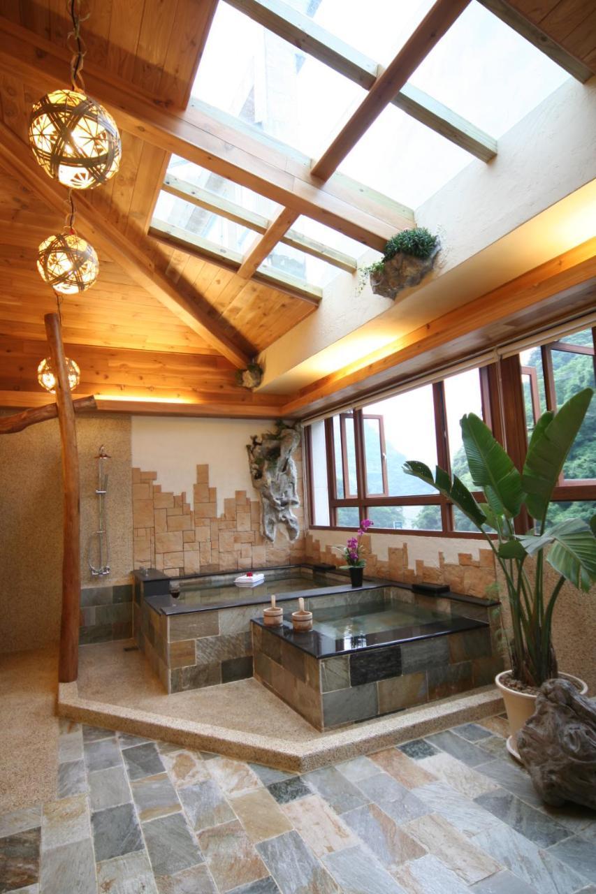 Chief Villa Hot Spring Resort Ren'ai Esterno foto